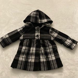 Old Navy plaid fleece coat size 6-12 months preloved with hoody black and white